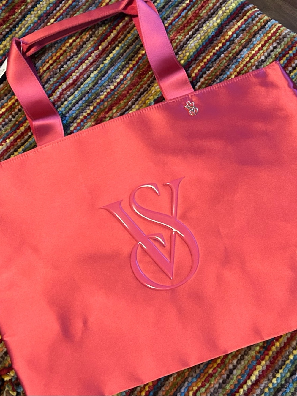 Victoria's Secret limited edition Coral-Pink Logo XL Tote NWT zipper closure